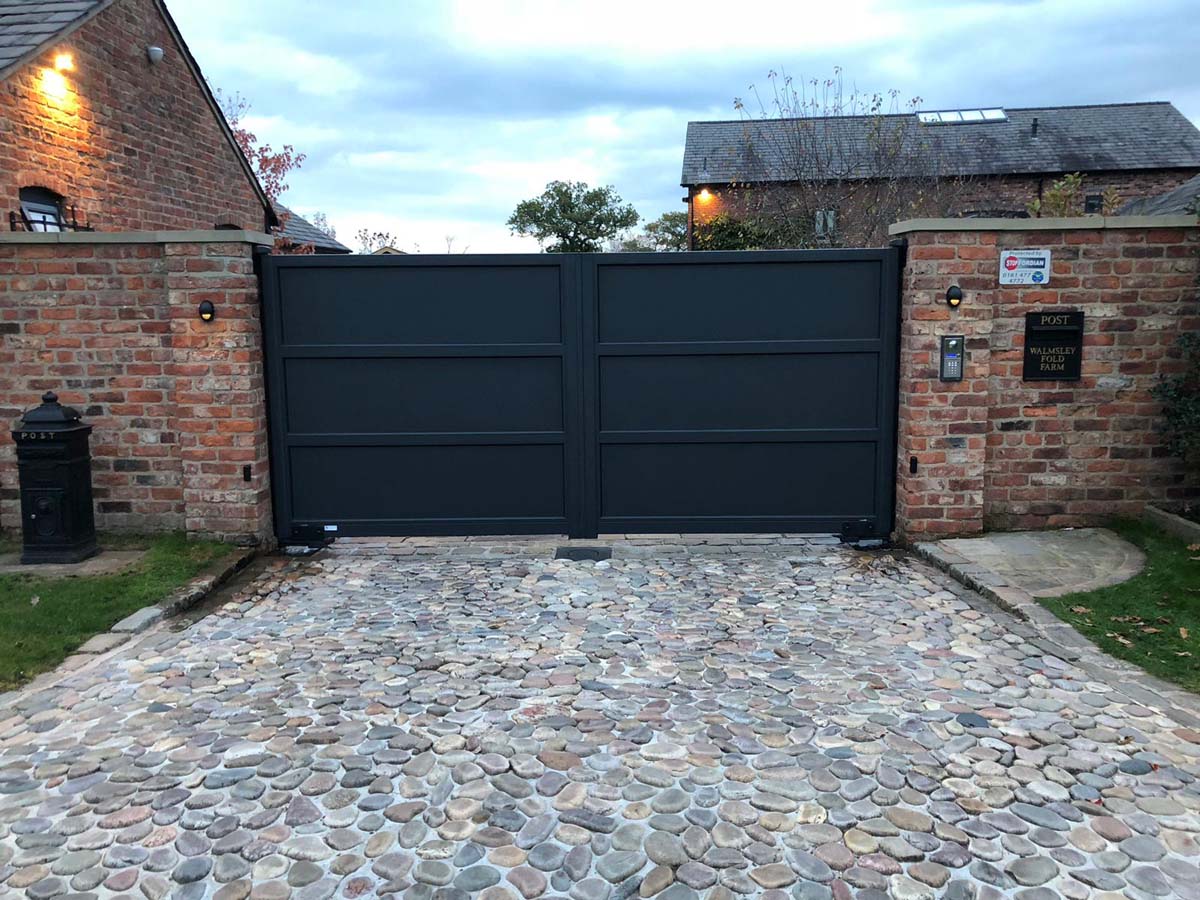 dark-aluminium-driveway-gates